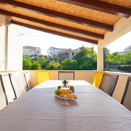 Apartman Marel Zrnovnica Экстерьер фото